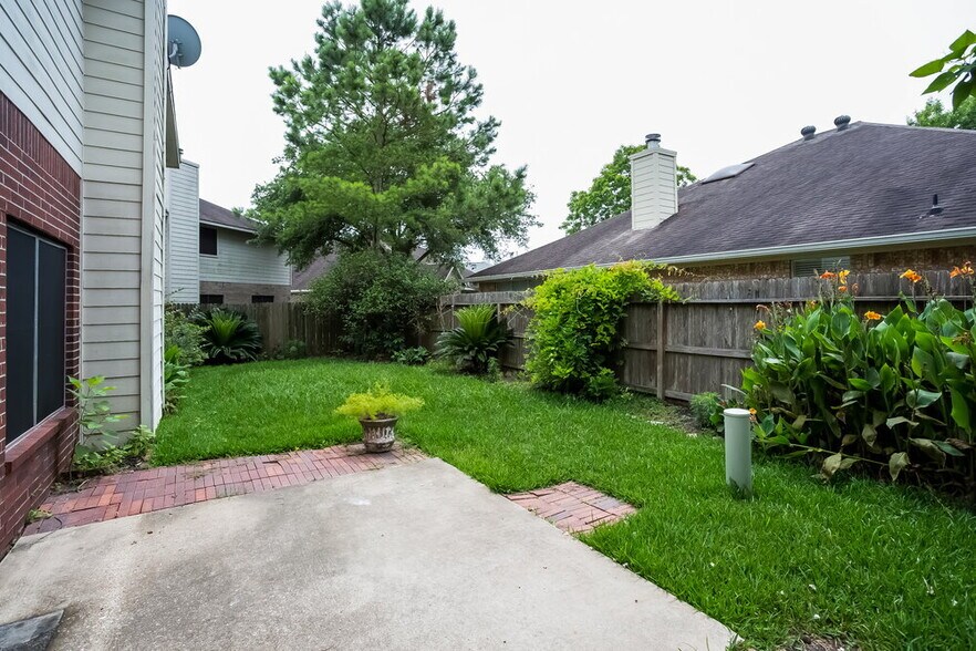 Building Photo - 1407 Hollow Branch Ln