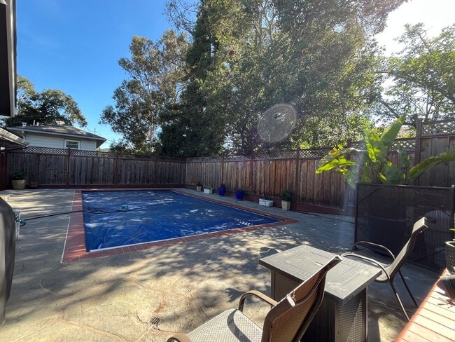 Building Photo - 3 Bed/2Bath Ready to Move In