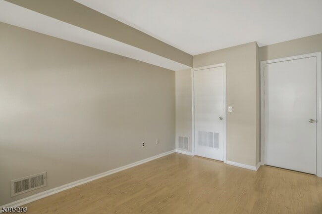 Building Photo - 29 Cheswich Ct