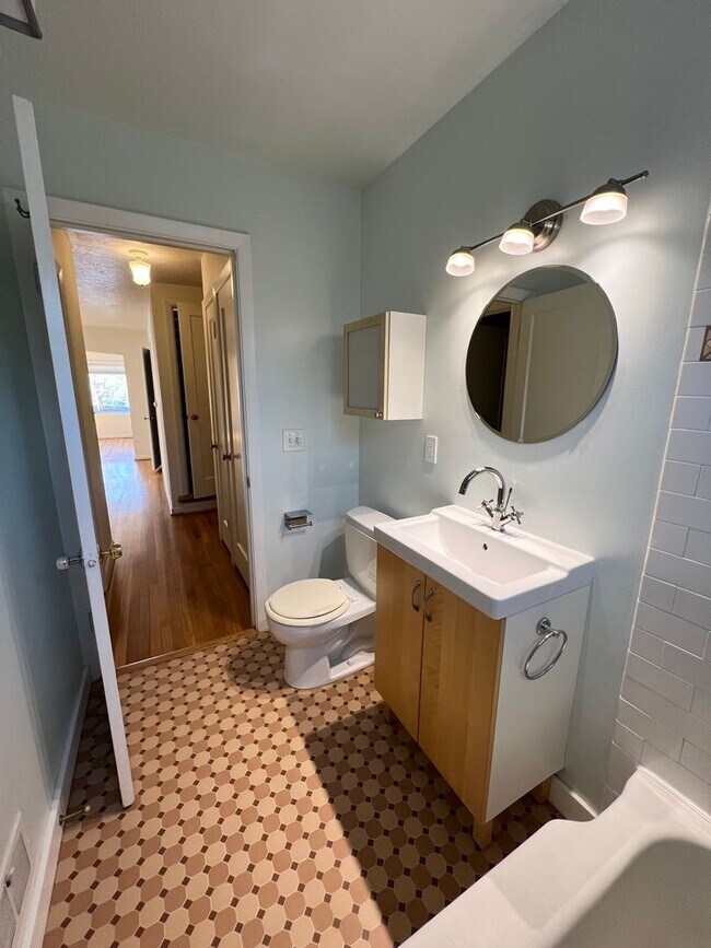 Building Photo - S0349