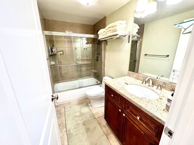 Building Photo - Available NOW! Single Family Unit in Pacif...