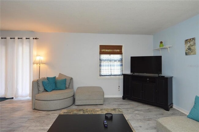 Building Photo - 3873 Pompano Dr SE