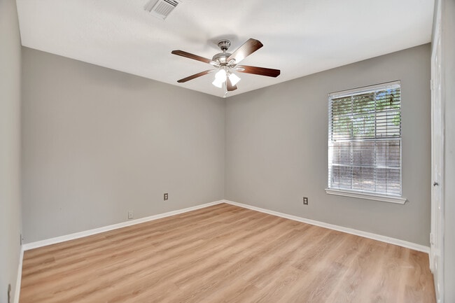 Building Photo - 15118 Red Cedar Cove Ln