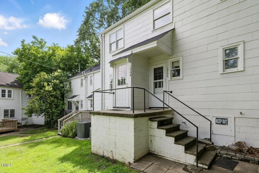 Building Photo - Room in Condo on Smallwood Dr