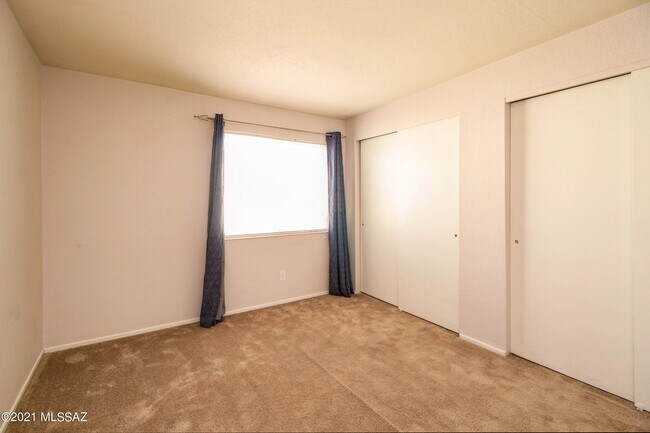 Building Photo - 4465 E Mossy Brook Pl