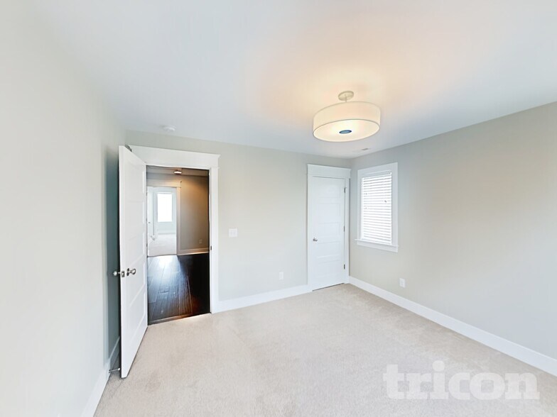 Building Photo - 6817 Charlotte Pike