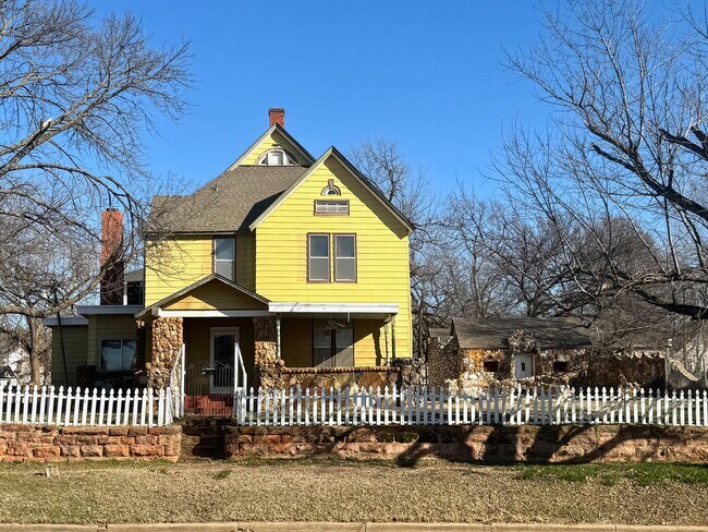 Building Photo - 624 N Wentz St