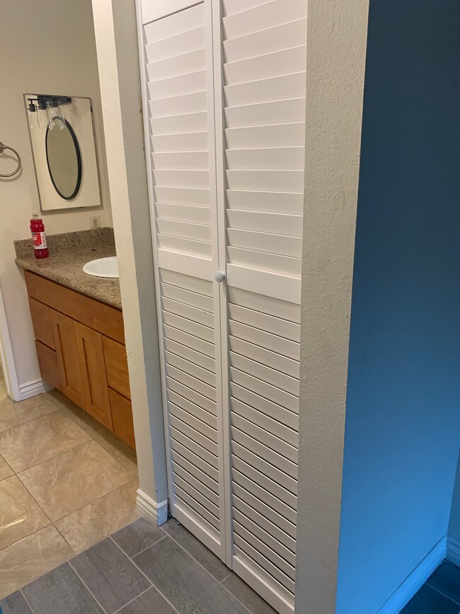 Building Photo - 5460 White Oak Ave