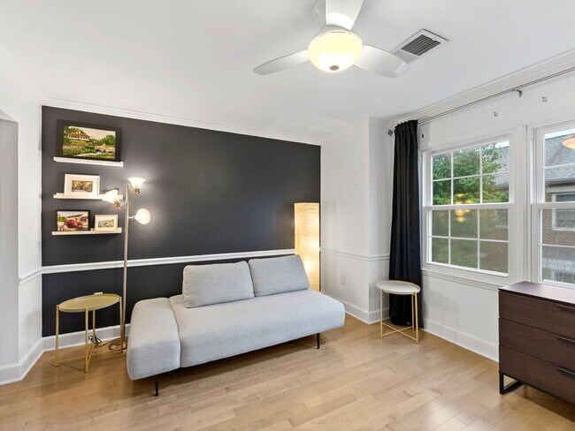 Building Photo - "Spacious 3-Bedroom Townhouse Retreat with...
