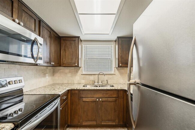 Building Photo - 111 Rhonda St