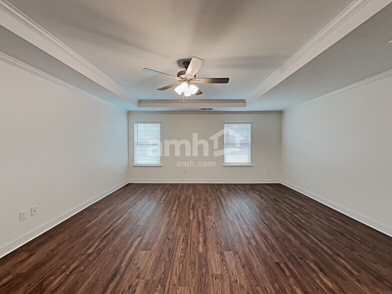 Building Photo - 2121 Johnston Dr