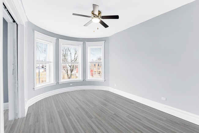 Building Photo - 5343 S Indiana Ave