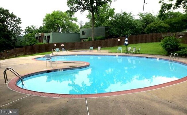 Building Photo - 132 Meadowview Ln