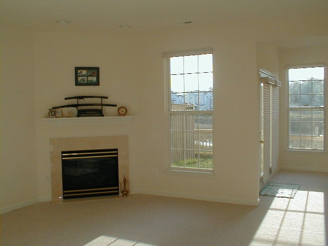 Building Photo - 12950 Park Crescent Cir