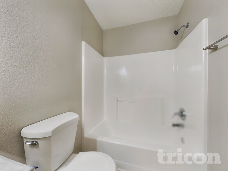 Building Photo - 4900 Hunters Run