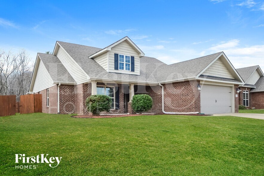 Building Photo - 460 River Crest Dr N