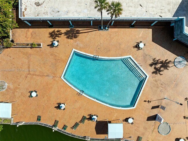 Building Photo - 18601 NE 14th Ave