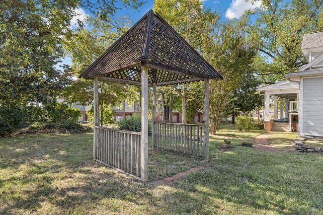 Building Photo - 920 Silverdene Pl