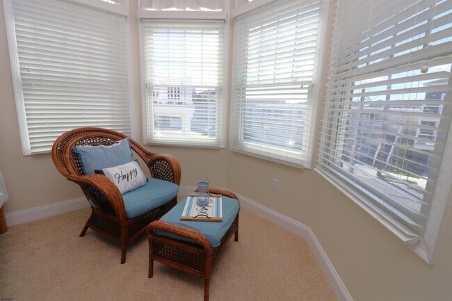 Building Photo - 213 N Jefferson Ave