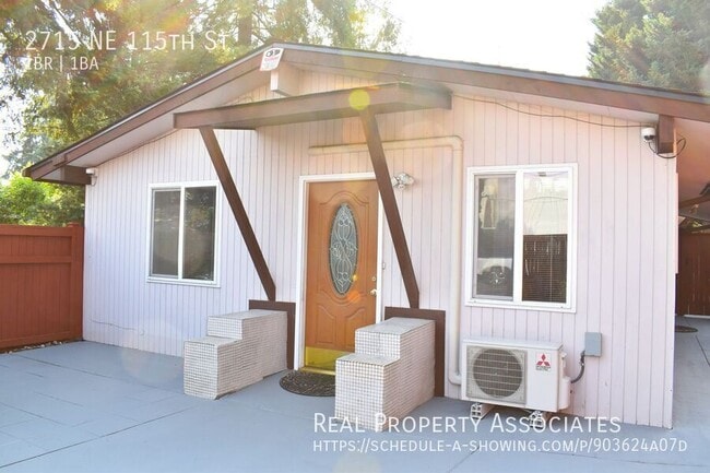 Primary Photo - 2715 NE 115th St