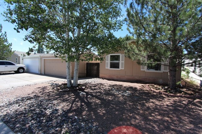 Building Photo - Bright 3-Bedroom Home with Fenced Yard + Detached 2-Car Garage