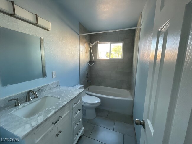 Building Photo - 510 Mckellar Cir