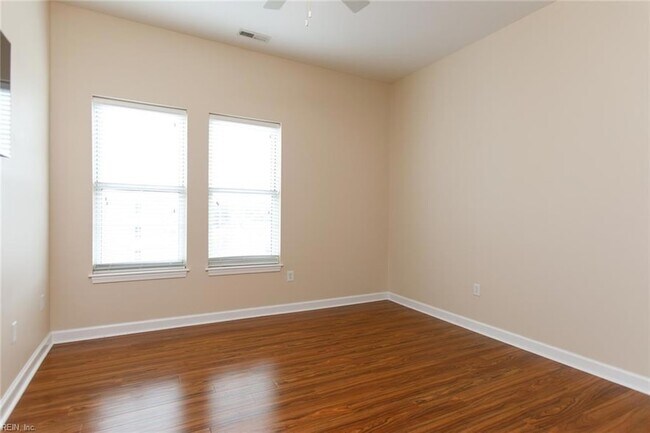 Building Photo - 670 Town Center Dr