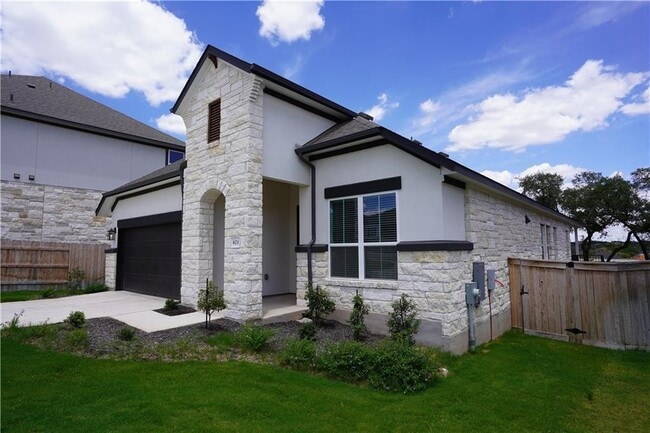 Building Photo - 621 Pinnacle View Dr