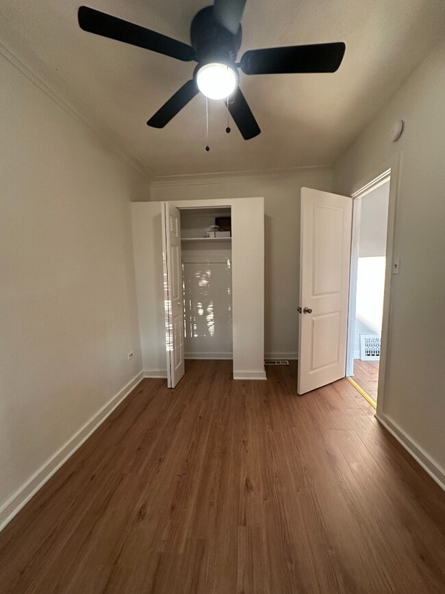 Building Photo - Spacious 4BR/1BA Chicago Brick Home – Fenc...