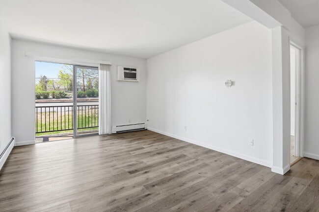 Building Photo - $1,040.95 with Half Off The First Month's Rent, 1 Bed - 1 Bath, Condo in Denver with Easy Access ...