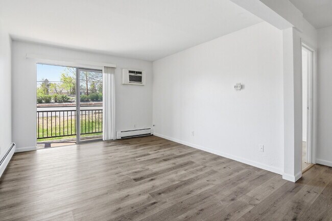 Building Photo - $1,140.95 with Half Off The First Month's Rent, 1 Bed - 1 Bath, Condo in Denver with Easy Access ...