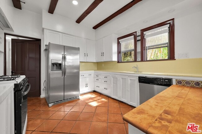 Building Photo - 8334 Marmont Ln