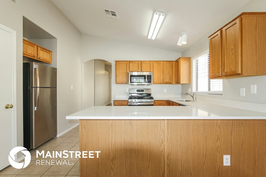 Building Photo - 15237 N Gil Balcome Ct