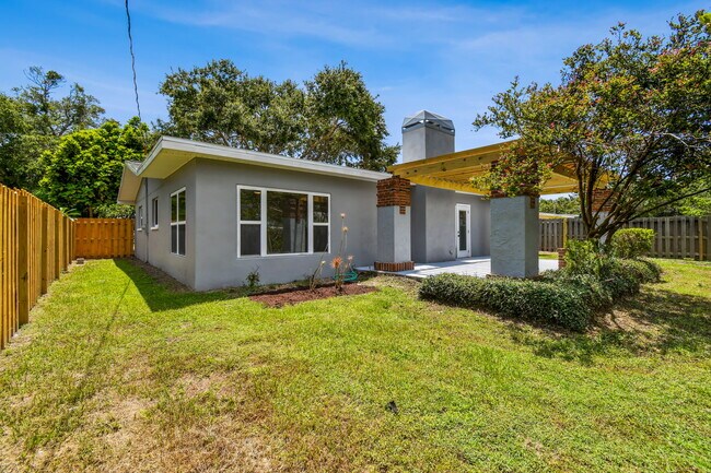 Building Photo - 528 Manor Dr