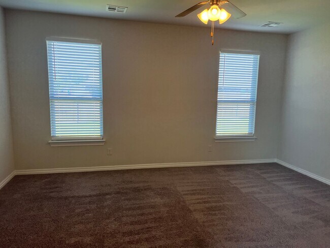 Building Photo - 4  bed 2 bath 2 car in Mustang Schools