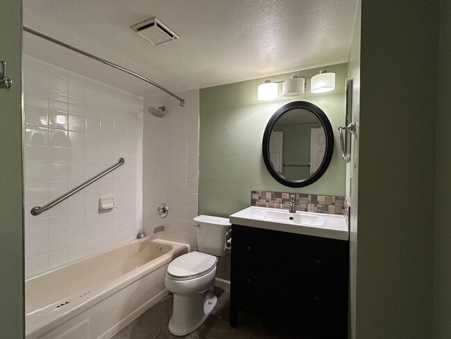 Building Photo - **Leasing Special** Newly renovated 1 Bed/1 Bath Condo near Lowry/Cherry Creek