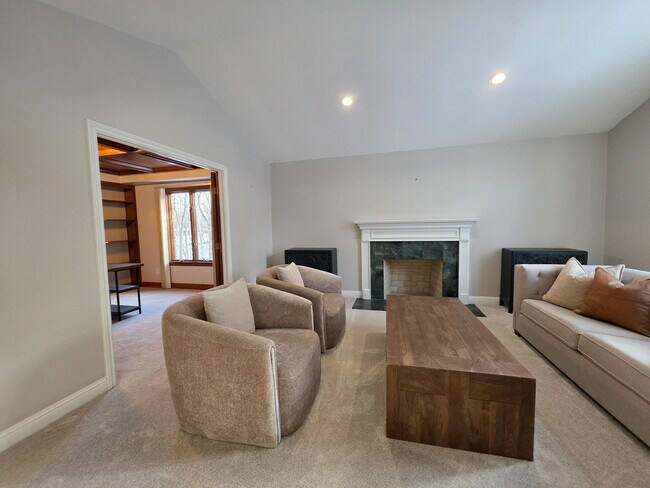 Building Photo - 3427 E Dobson Pl