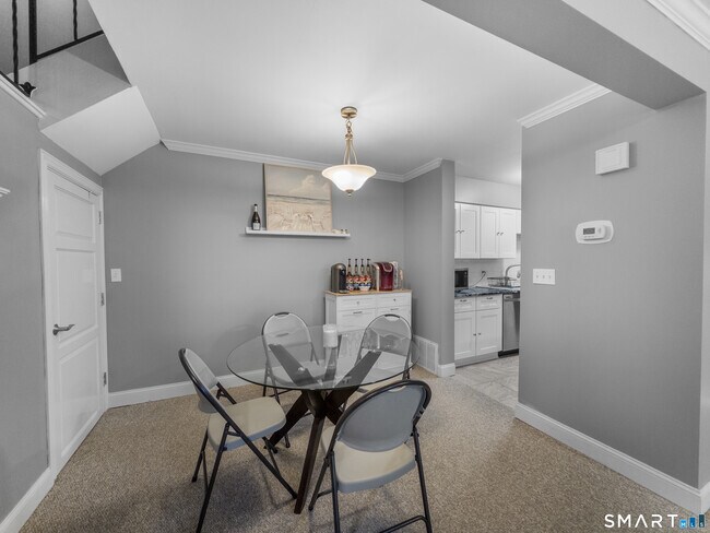 Building Photo - 92 Limewood Ave