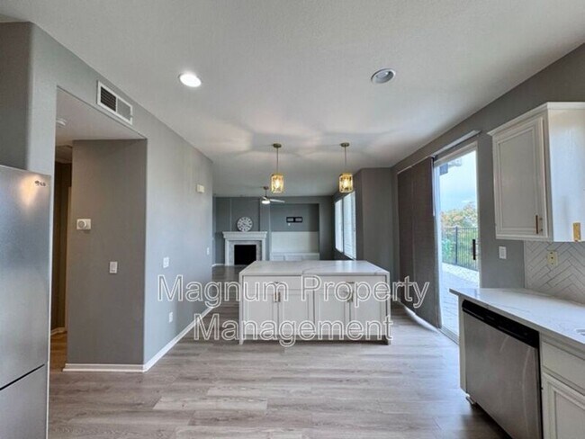 Building Photo - 32358 Gardenvail Dr