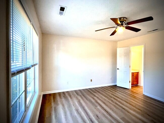 Building Photo - 1005 Gordon Woods Rd