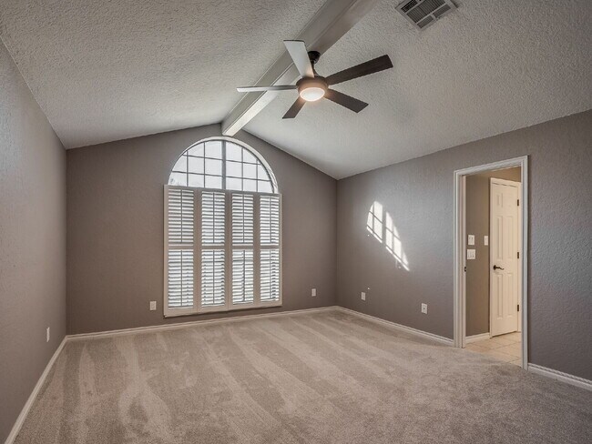 Building Photo - Immaculate Edmond Home with New Carpet and Storm Shelter!