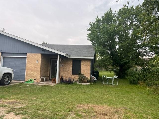 Building Photo - 201 W Goforth Rd