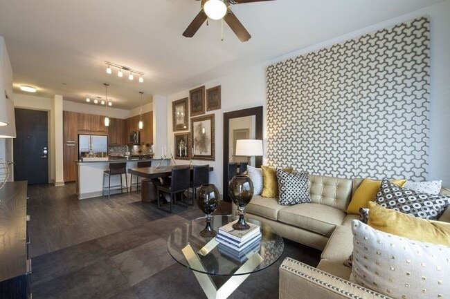 Building Photo - 2111 Westheimer Rd