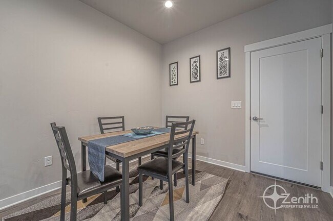 Building Photo - 10004 NE 134th Ave