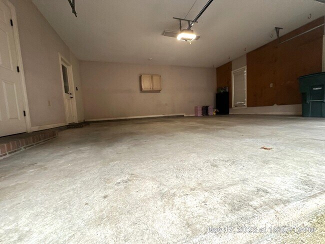 Building Photo - Collierville Home NOW Available on the Gol...