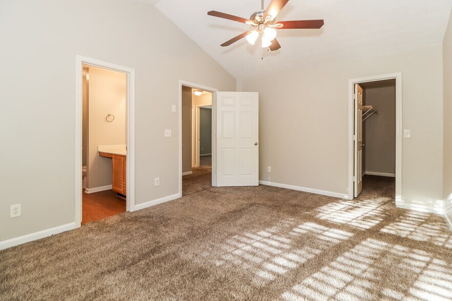 Building Photo - 348 Springbottom Ct SE