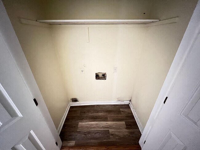 Building Photo - 3105 Verdugo Dr