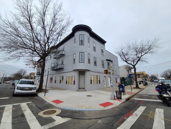Primary Photo - 9401 101st Ave