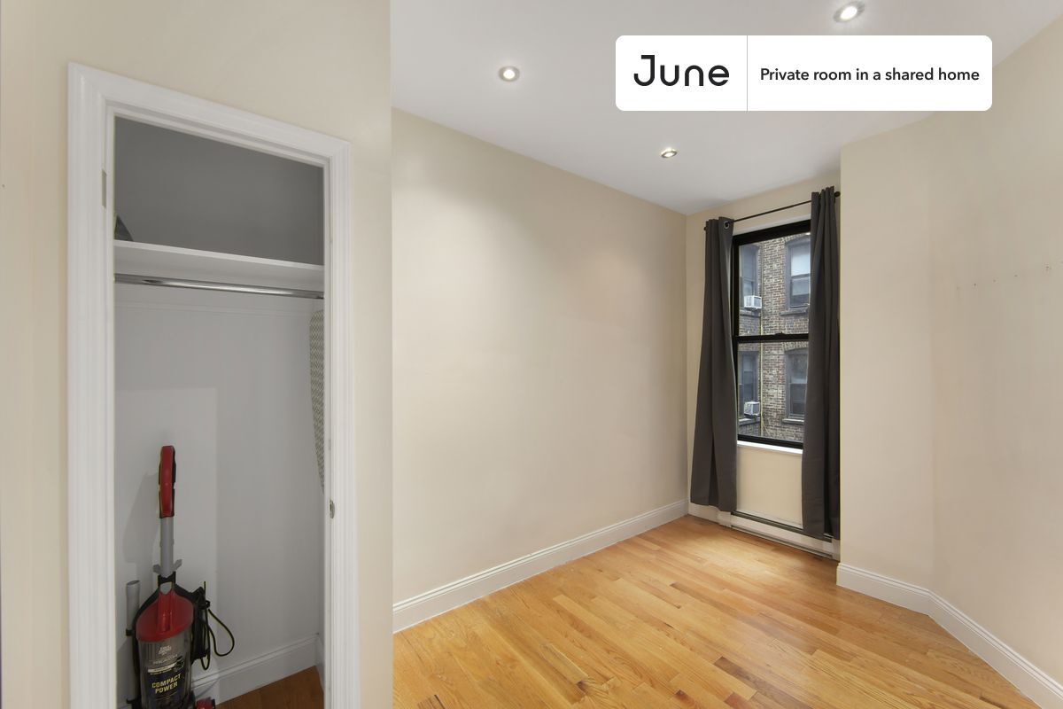 Building Photo - Room in Shared 4 bed/1 bath home
