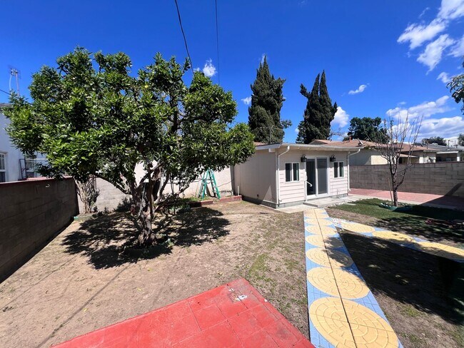 Building Photo - 2 Bedroom Single Story Home for Rent in Re...